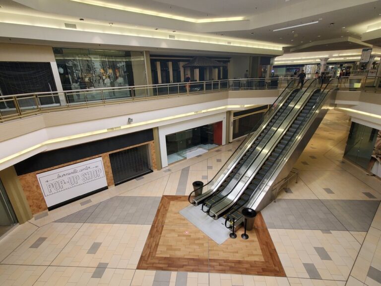 burnsville center mall 1 768x576